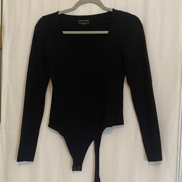 Banana Republic Tops - Banana Republic Black Scoop Neck Bodysuit